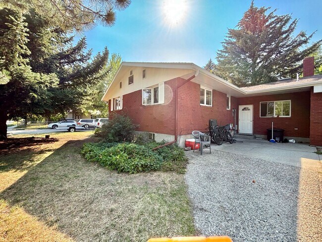 Primary Photo - 19 E Garfield St