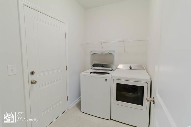 Building Photo - 3320 Candytuft Dr