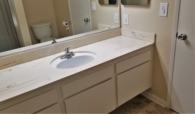 Building Photo - Beautiful 2 Bed, 2 Bath Condo in Great Valley Village Neighborhood