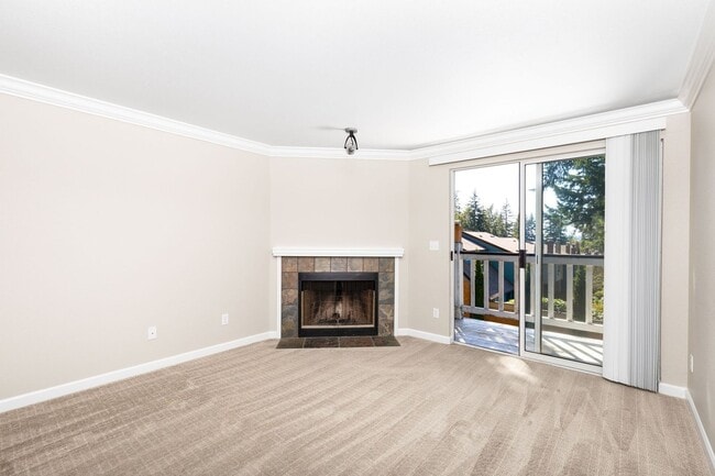 Building Photo - Upgraded Top Level 2 Bedroom Condo
