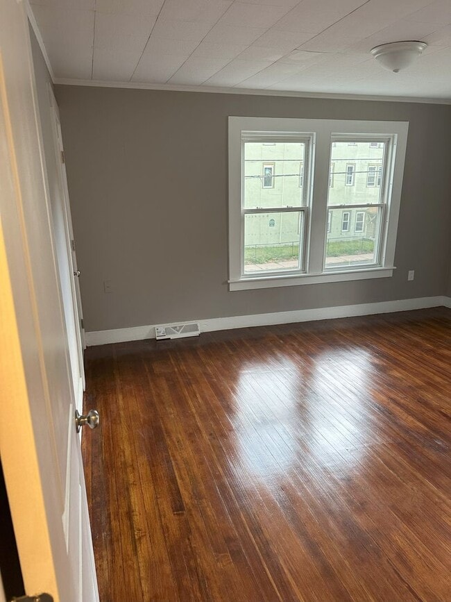 Building Photo - Fully Remodeled 3 Bedroom Single Family Home