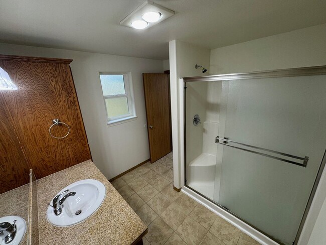 Building Photo - 337-339 Tracy Court Monmouth, OR 97361