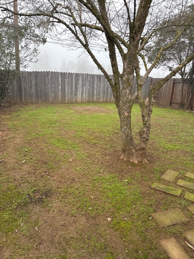 Building Photo - Well Maintained 2-Bedroom 1- bath Home in Quiet Sacramento Neighborhood