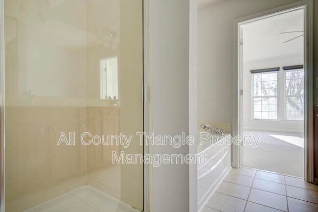 Building Photo - 408 Dyersville Dr