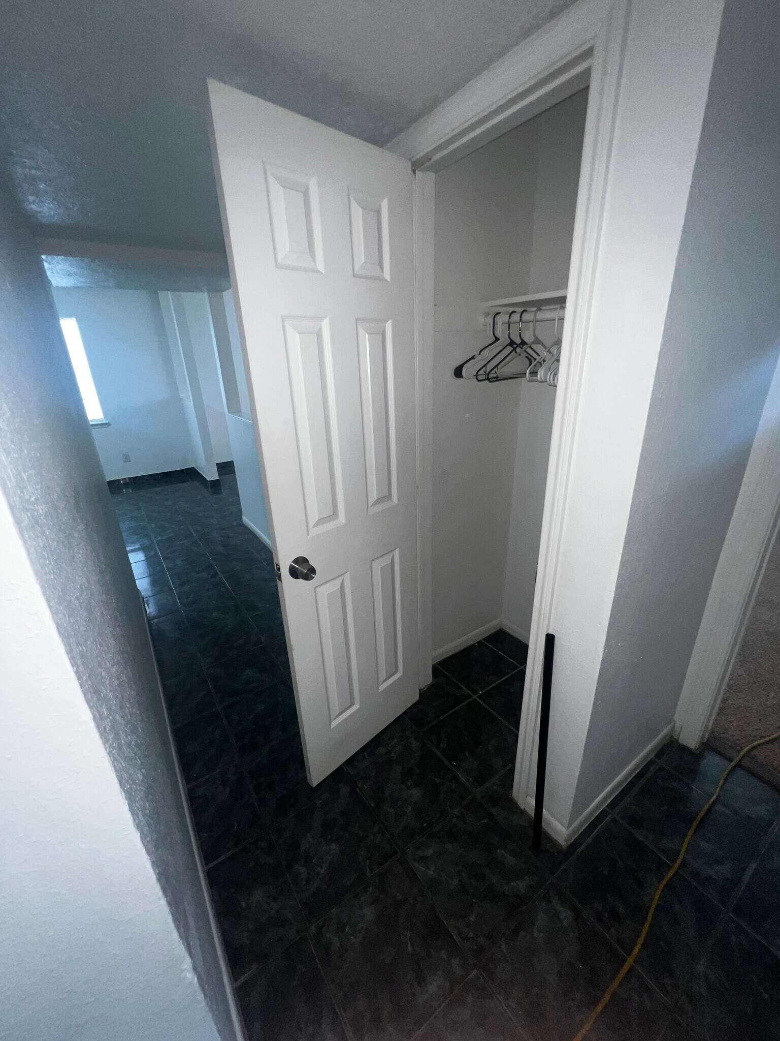 Building Photo - 525 Spring Dr