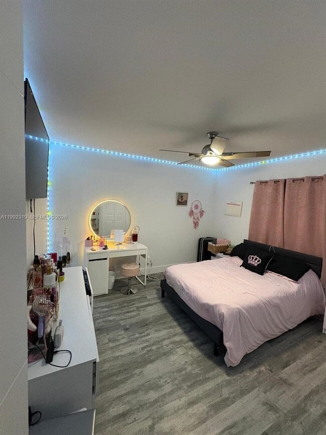 Building Photo - 1750 W 46th St