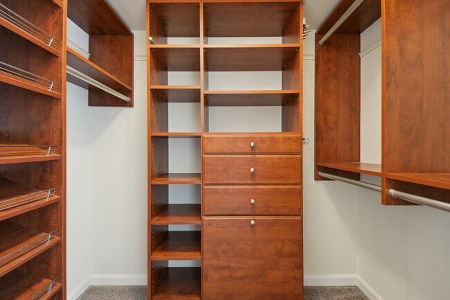 Building Photo - Beautiful 2-bedroom condo!