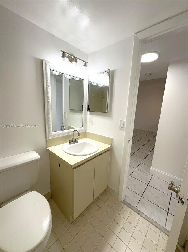 Building Photo - 3562 W 80th St