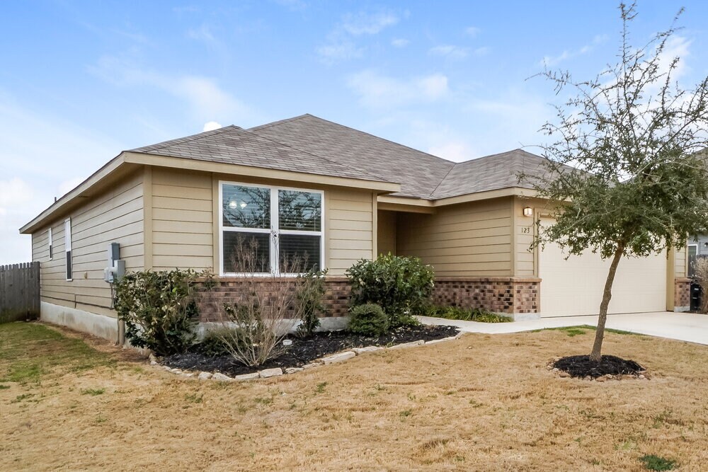 Building Photo - 123 Fabarm Ln