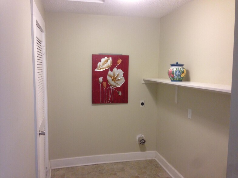 Downstairs Laundry Room - 1643 Fletcher Ave