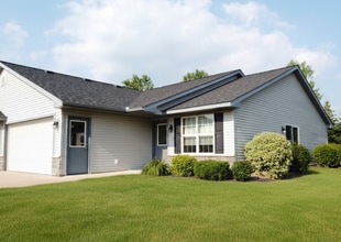 Building Photo - One Level 2 Bedroom Townhome