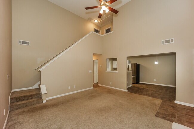 Building Photo - 4421 Ravenwood Dr