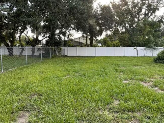 Building Photo - 6907 Mathers Ln