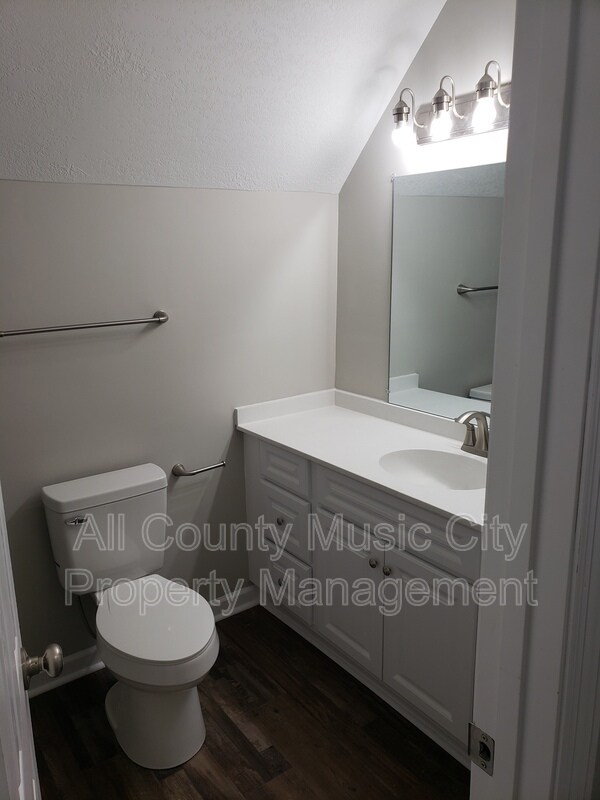 Building Photo - 553 Owendale Dr