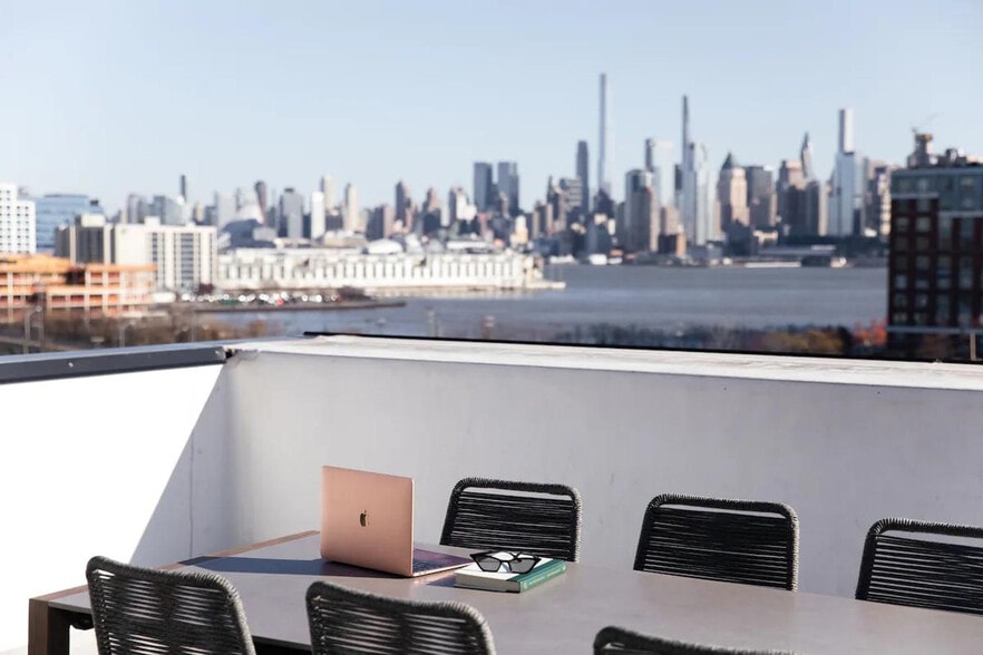 Building Photo - 1414 Grand St