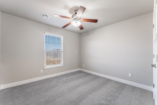 Building Photo - Spacious 4-Bedroom Home with Open Layout & Fenced Backyard in Pea Ridge