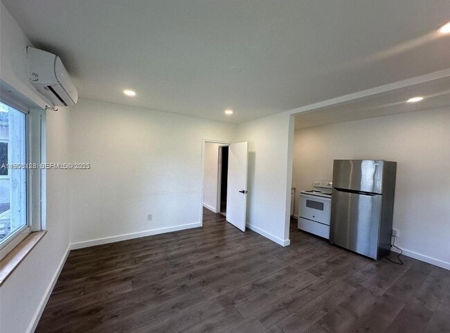 Building Photo - 17175 NE 19th Ave