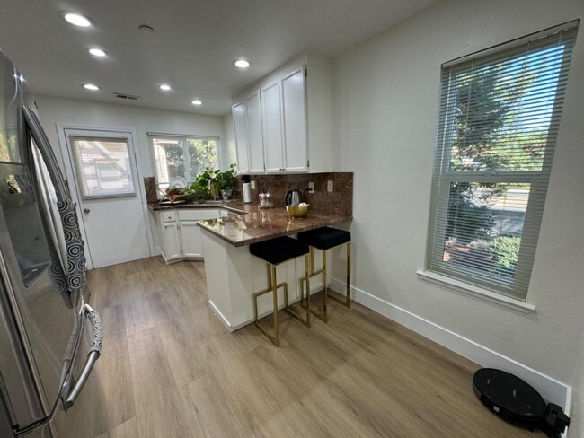 Building Photo - 963 La Mesa Terrace