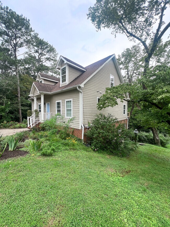 Building Photo - 367 Rowe Rd