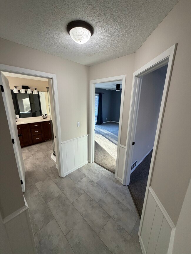 Building Photo - 7431 Lake Dr