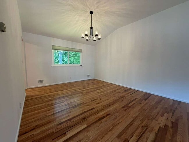 Building Photo - Spacious 4-Bedroom Home with Functional Layout, Backyard Access & Attached Garage