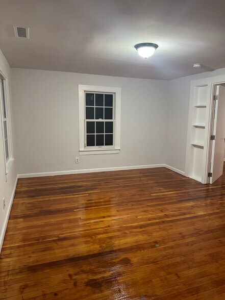 Building Photo - 223 N Main St