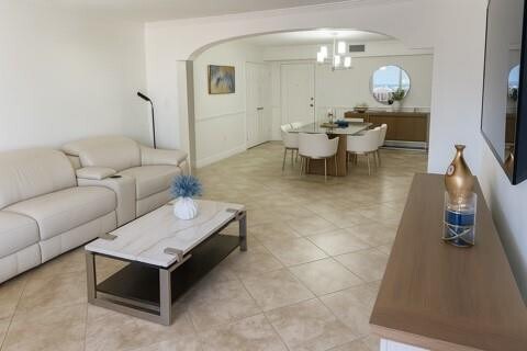 Building Photo - 801 S Ocean Dr