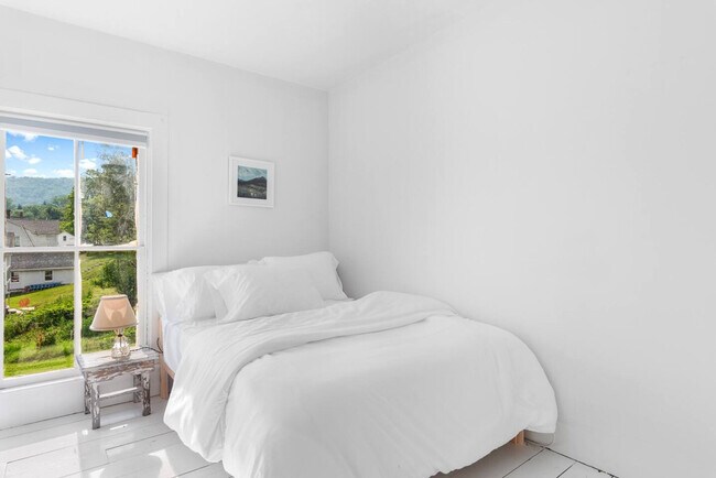 Building Photo - 1915 County Hwy 6