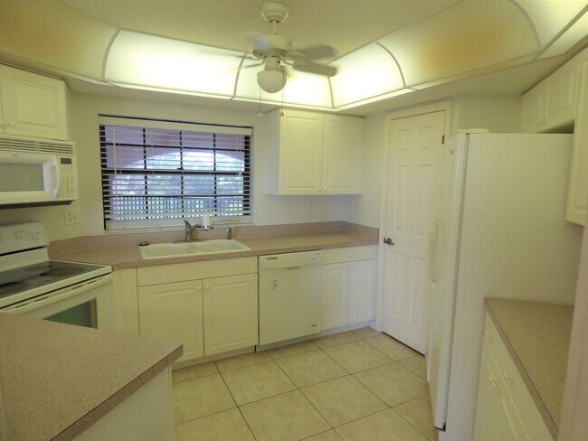 Building Photo - Rolls Landing Condo- Gated community with all the features