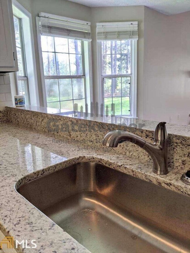 Building Photo - 681 Senoia Rd