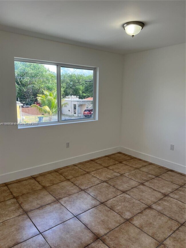 Building Photo - 3076 NW 45th St