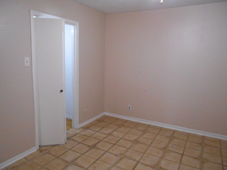 Building Photo - 5706 Easthampton Dr