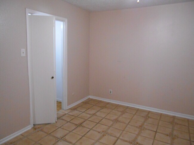 Building Photo - 5706 Easthampton Dr