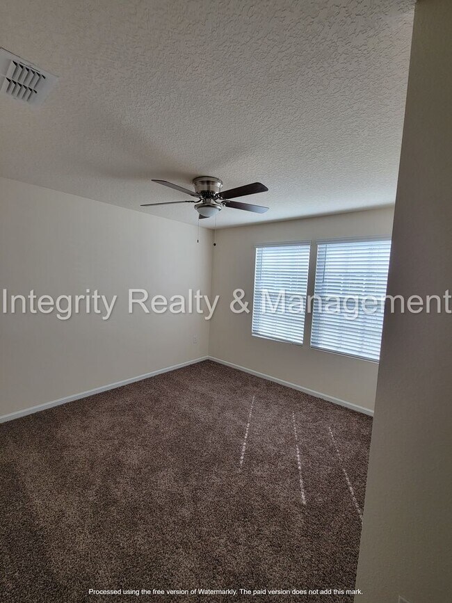 Building Photo - Newer 4 Br, 2 Bath home