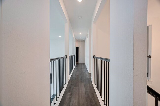 Building Photo - 18311 Licola Mdw Ln