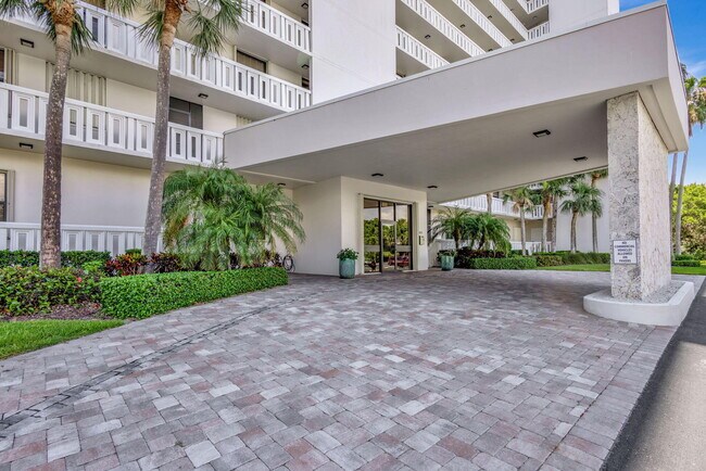 Building Photo - 5055 N Hwy A1A