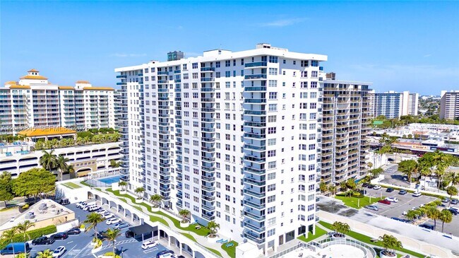 Building Photo - 3015 N Ocean Blvd