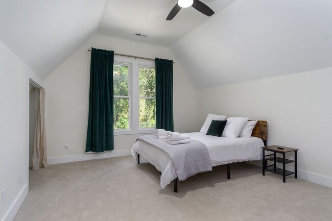 Building Photo - Candler Rental!