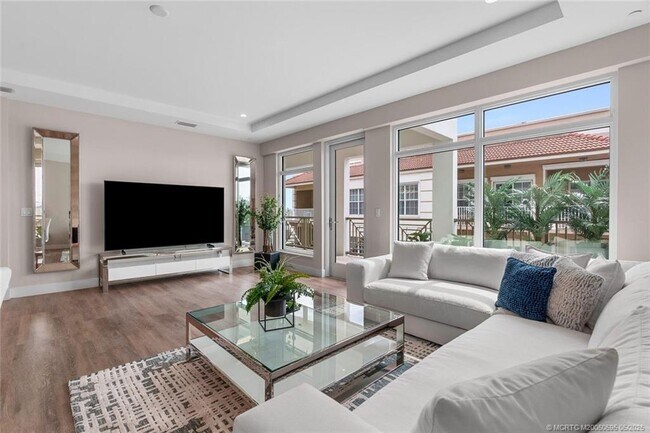 Building Photo - 41 SW Seminole St