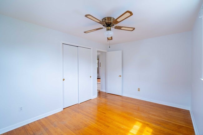 Building Photo - 326 Grovers Ave