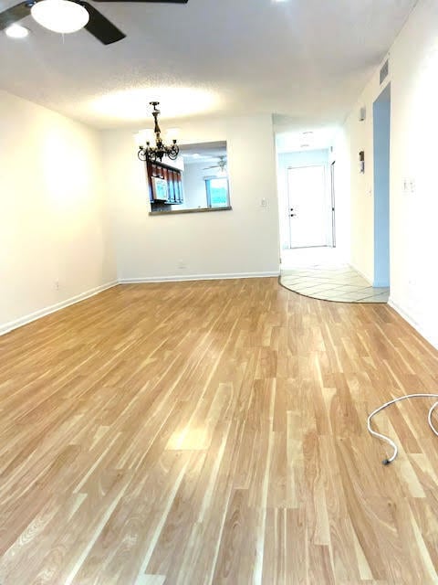 Building Photo - 13886 Vía Flora