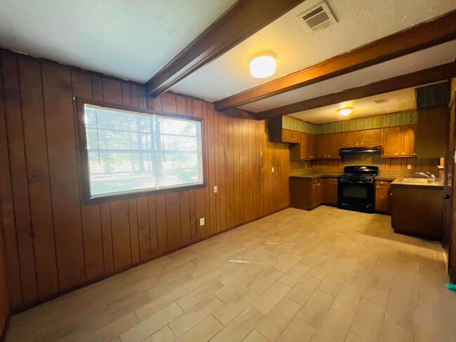 Building Photo - 14616 Joan Dr