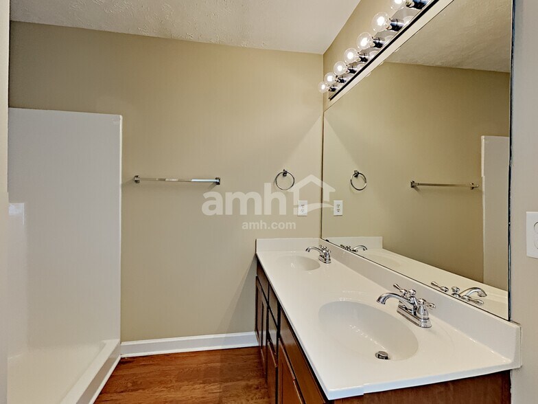 Building Photo - 673 Smoky Mountains Dr