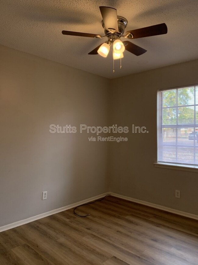 Building Photo - 710 Portage Ave