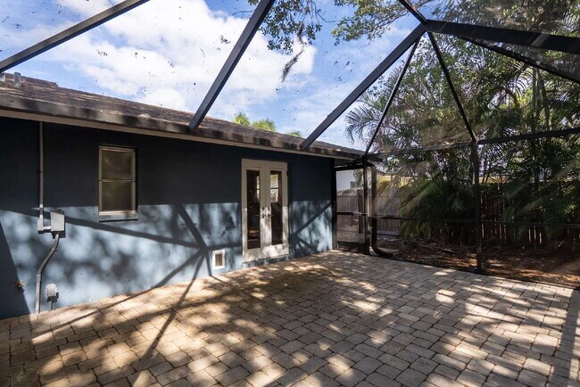 Building Photo - 3525 Riviera Dr