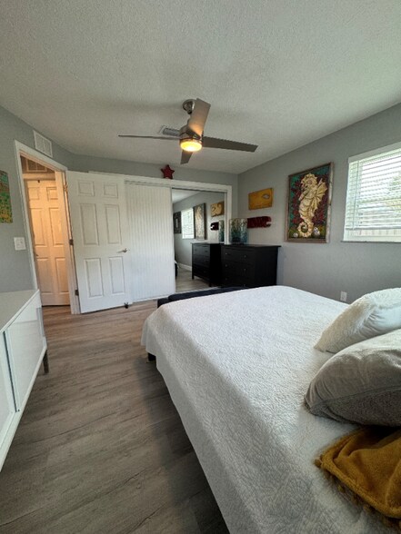 Building Photo - 380 Carrousel Ct
