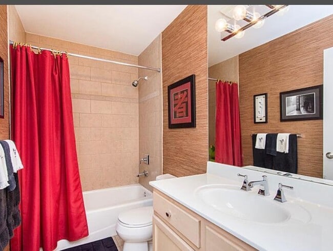 Building Photo - 7426 W Fullerton Ave