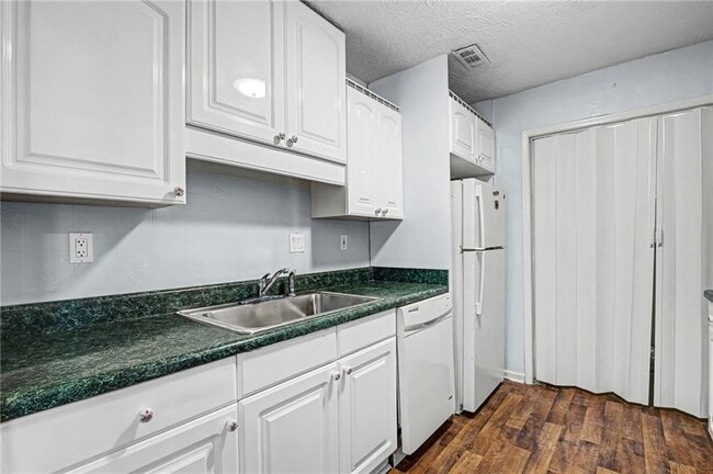 Building Photo - 1603 Augusta Dr