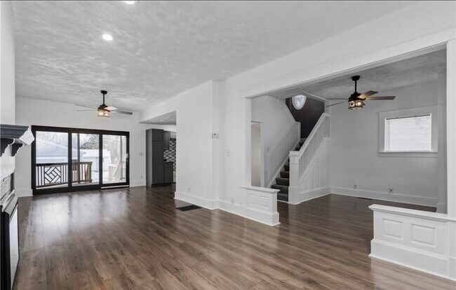 Building Photo - 230 W 39th St