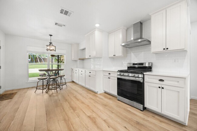 Building Photo - 921 Indian Trail Dr